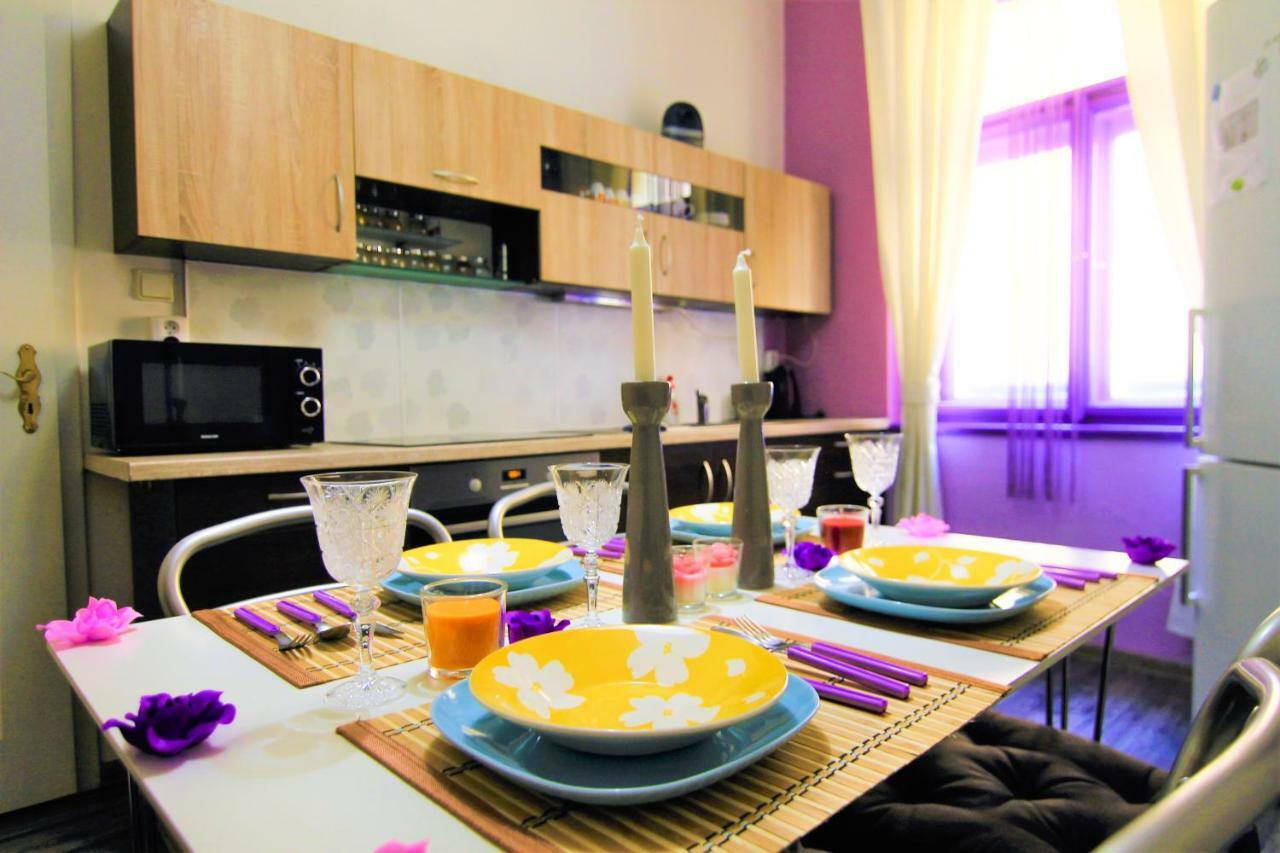 Central Cozy Apartment Praha Bagian luar foto